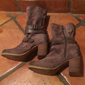 Sbicca size 8 1/2 suede boots